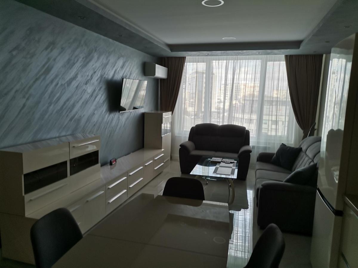 на няколко минути от летището Apartament *