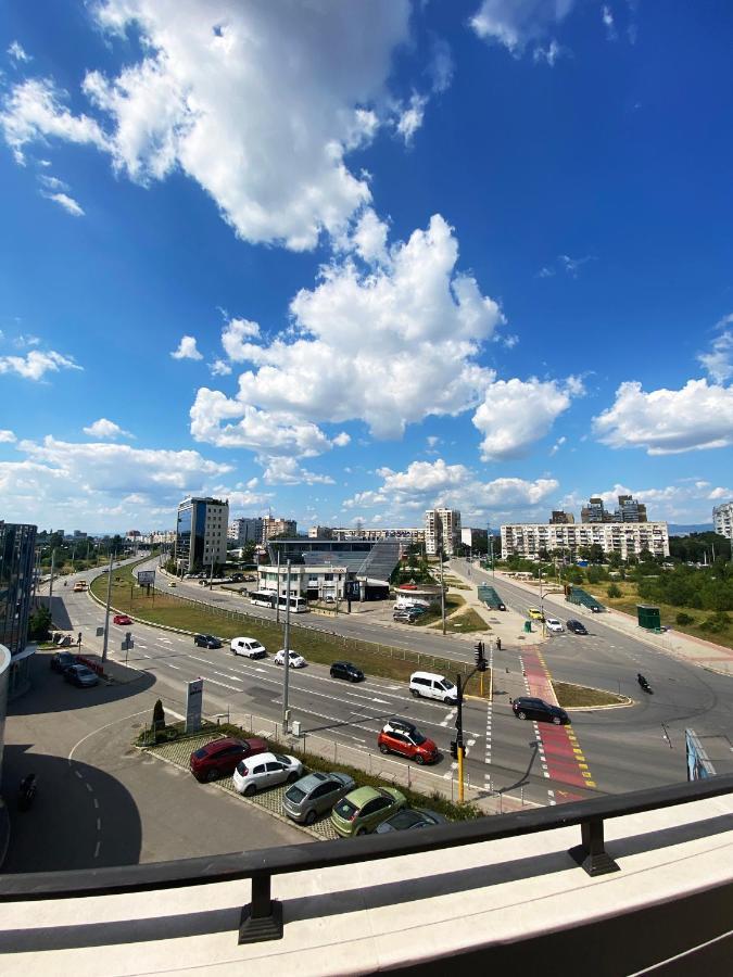 на няколко минути от летището Sofia